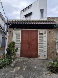 Giảm 100tr! Nhà 2T 81m2, lô góc, Đ.6m Quang Trung QV