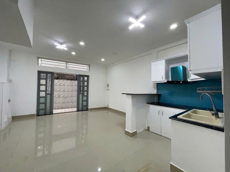 Giảm 300tr! Nhà Vuông 2T 31m2 Thích Quảng Đức PN
