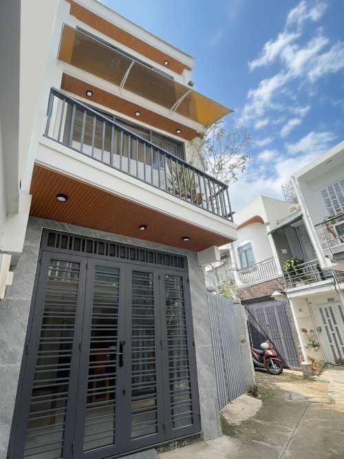 L1554 gần CV Làng Hoa Gò Vấp, sổ hồng riêng, Vuông, 3T, 3x6.5m, 2.x tỷ