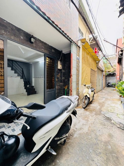 L1609 sát CV Làng Hoa Gò Vấp, sổ hồng riêng, Vuông, 3 tầng, 4x7.5m, 3.x tỷ
