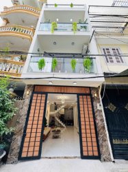L1610 ngã tư 4 Xã và Đầm Sen, SHR, Vuông, HXT, 3 tầng, 4x13m, 8.x tỷ