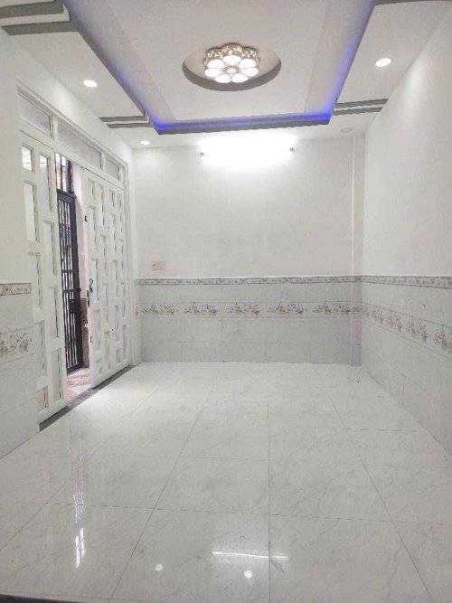 D1811 sát sân bóng đá Tân Xuân Hóc Môn, Vuông, 2T, 9x4m, 1.x tỷ