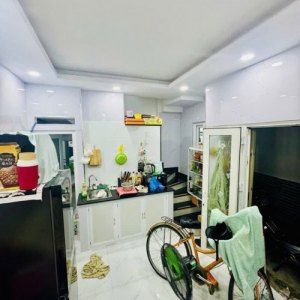 H2130 nhà Đ. số 27 Gò Vấp, sổ hồng riêng, Vuông, 2T, 2.x tỷ