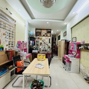 H2434 NHU CẦU tìm nhà có sân vườn rộng để chill tại trung tâm?