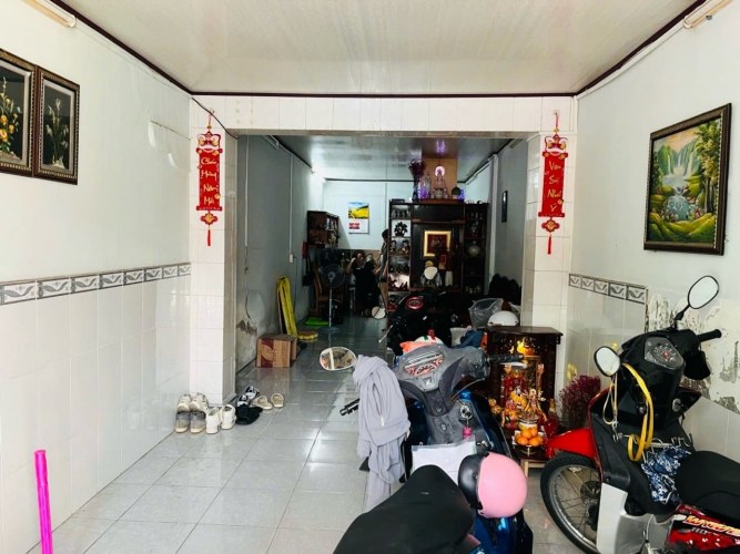[K2669*] Nhà 2 tầng có sân rộng 50m ra mặt tiền Phan Đăng Lưu, giá 6.x tỷ
