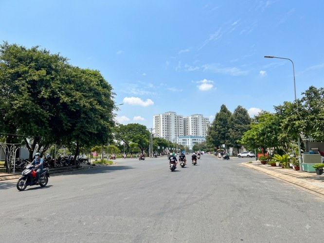 [KH106*] Nhà 4 tầng mặt tiền DD4 kề CV An Sương, 11.x tỷ