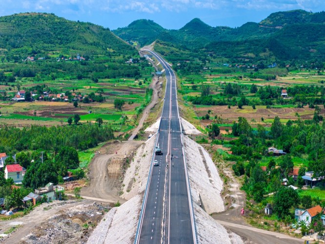 Đầu tư BĐS ven cao tốc: Đón sóng tăng trưởng dịp 30/4