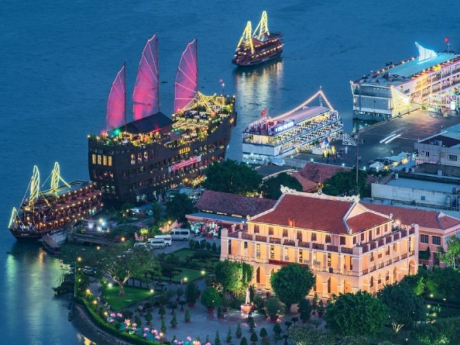 Kinh doanh tại Phường Xóm Chiếu: "Hái ra tiền" từ lưu lượng dân cư khủng