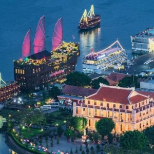Kinh doanh tại Phường Xóm Chiếu: "Hái ra tiền" từ lưu lượng dân cư khủng