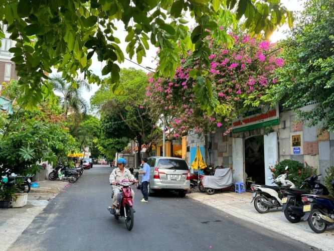Khai thác căn hộ dịch vụ tại Phường Tân Hòa: Một vốn bốn lời hay canh bạc mạo hiểm?